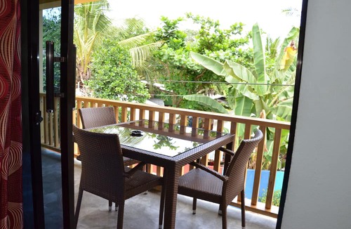 Tawala House | Captain's Lodge and Bar