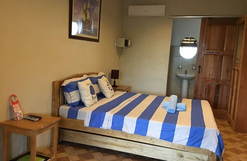 Tawala House | Captain's Lodge and Bar