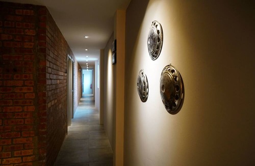 Taman Istana Hotel | Brick Box Hotel