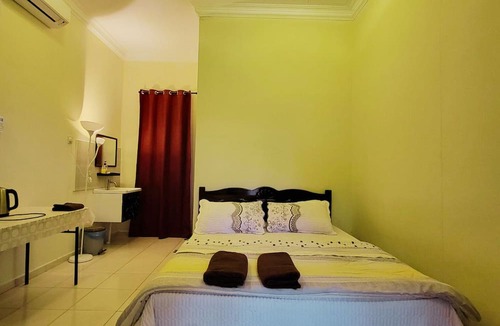 Alai Ski Chalet | Nusatuah Roomstay - Atmosphere Village of Malacca City -15 min from Banda Hilir!