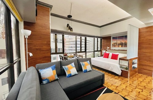 Legazpi Village Apartment | King Bed Corner Oasis @ Greenbelt