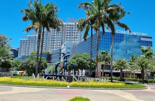 Lapu-Lapu Condo | New huge Lux. 2 BR Condo 100 SQM - 2 Pools, Gym, woow seaviews, Beach 8-9Pax