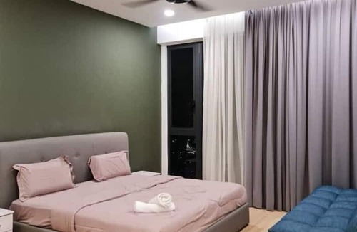 Seri Tanjung Pinang Condo | Jazz 313: Cosy 2-Bedroom Suite with Pool & Seaview