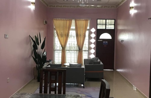 Sungai Rengas Lama House | Homestay Che Yang