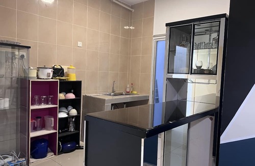 Kuala Lumpur Apartment | Master bedroom with attached bathroom
