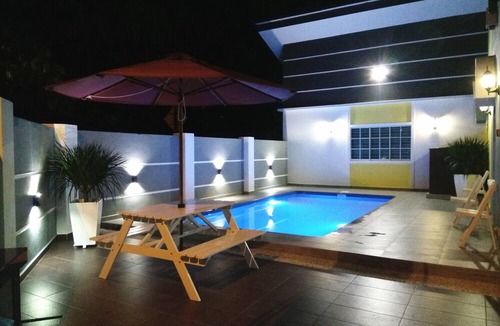 Cheng House | Private Swimming Pool With Jacuzzi