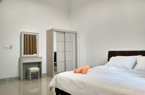 Kampung Batu Maung Condo | 4R 3B With High Speed Wifi full Facilities & Amenities