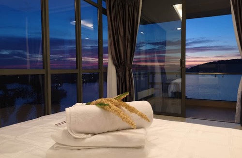 Downtown Kota Kinabalu Apartment | Pelagos Suites. Sunset Seaview with infinity pools 4B3R LUXURY 10PAX