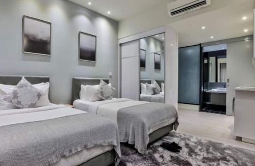 Titiwangsa Apartment | Deluxe King Suite with Twin Tower View 24