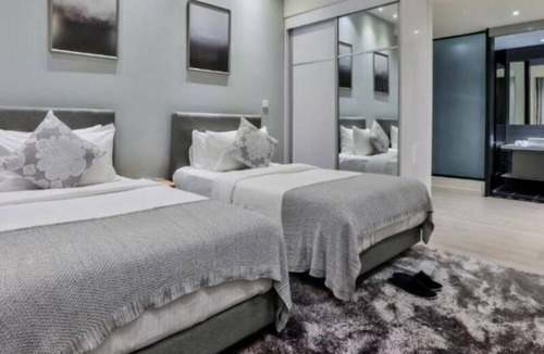 Titiwangsa Apartment | Deluxe King Suite with Twin Tower View 4