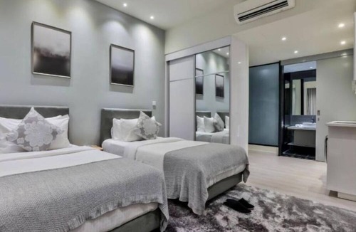 Titiwangsa Apartment | Deluxe King Suite with Twin Tower View 8