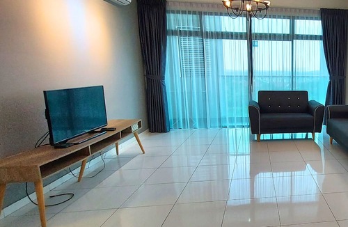 Bukit Indah Apartment | Luxe Suites at Skyloft
