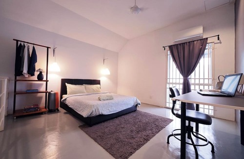 Simpang Ampat House | Cosy Batu Kawan Homestay 8 pax ~ 5 mins to Design Village & IKEA ~ Entire Home