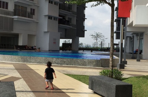 Bandar Kinrara Apartment | AR Homestay with Condo Facilities