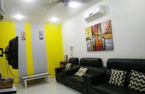 Taman Gadong Perdana House | Stay99 House 2 (1 King & 6 Queen bed)