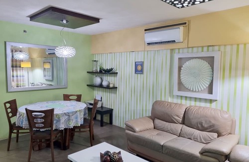 Cebu Condo | New Lux. 2 BR-condo near SM Seaside Mall - Huge Pools, Gym, Tours, Netflix