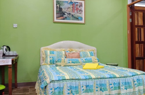 Kampung Lintang House | Comfortable Living For a family of 10 and below