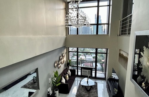 Downtown Condo | Stunning 2 Floor Loft w/5 Balconies & Round Bed