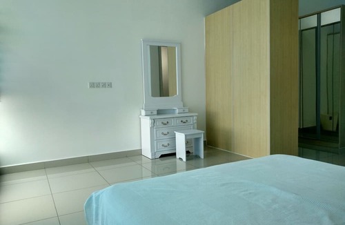 Kampung Batu Maung Apartment | La Vue at Oceanfront