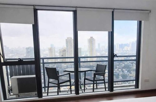 Downtown Apartment | STAYLUXIA Knightsbridge Luxury 1BR with Balcony, Pool, Netflix, Cityview