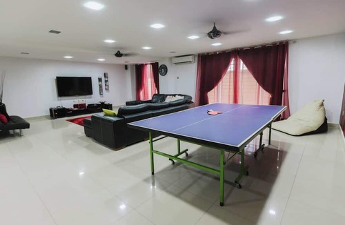 Taman Melawati House | Spacious Luxury 6BR Home in Kemensah, KL