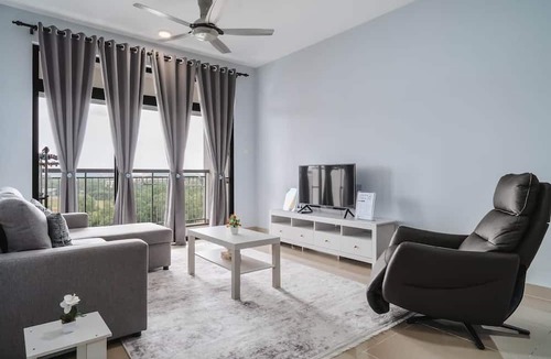 Putrajaya Apartment | The One by Nakza Stays, Lakeview Suites Putrajaya