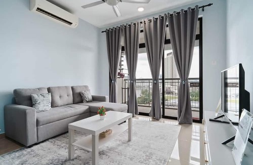 Putrajaya Apartment | The One by Nakza Stays, Lakeview Suites Putrajaya