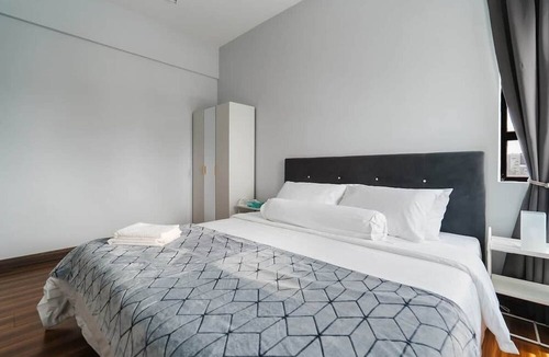 Putrajaya Apartment | The One by Nakza Stays, Lakeview Suites Putrajaya