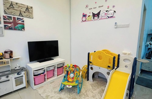 Durian Tunggal House | Spacious Family Homestay in Durian Tunggal with Private Pool