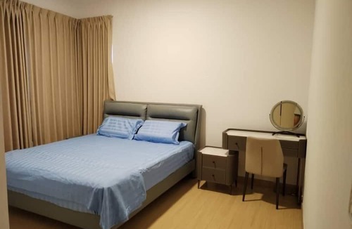 Kuala Lumpur Condo | Corner unit 3R3B2cp condo, 550 sf terrace/balcony and AC in Kuala Lumpur