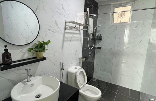 Gelugor Apartment | The Zen Condominium Modern 3BR City Suite