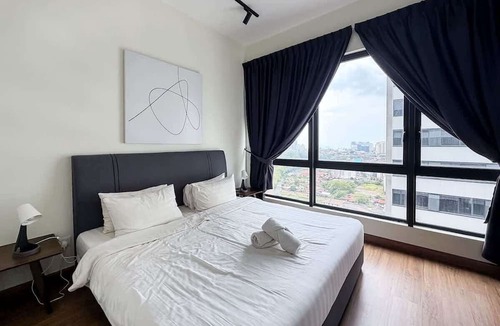 Malacca City Apartment | Modern Duplex Stay for 6 Near Jonker St