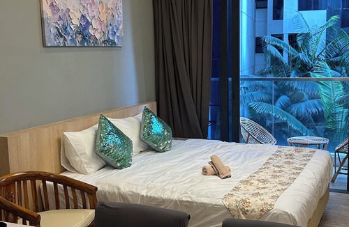 Kuala Lumpur Apartment | Cozy studio apartment with balcony near KLCC, TRX, Gleneagles, Ampg Puteri Hosp