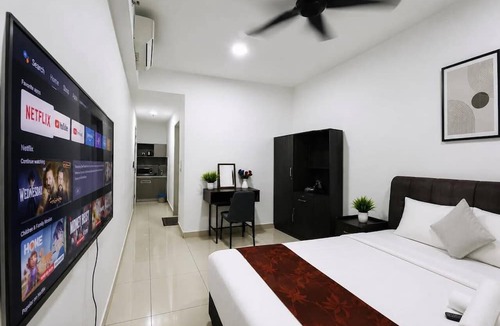 Kuala Lumpur Apartment | Iconic Elevated Suite at Trion