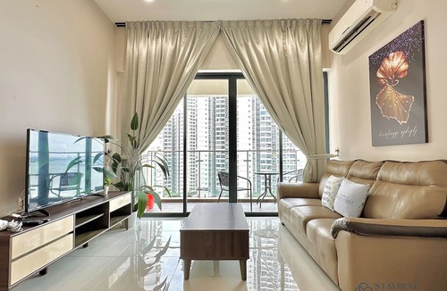 Central District Condo | Country Garden Danga Bay Sea View Homestay by Stayrene