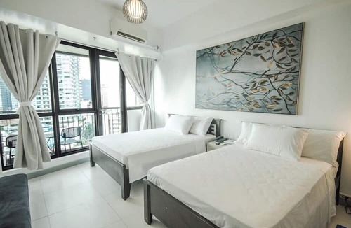 Legazpi Village Apartment | KL Tower