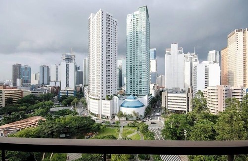 Legazpi Village Apartment | KL Tower