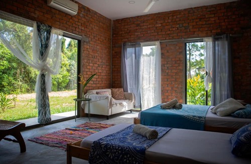 Chenarong Dalam Villa | Rouhi Retreats By Doulos