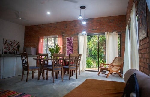 Chenarong Dalam Villa | Rouhi Retreats By Doulos