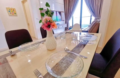 Medini Apartment | 8 mins Walk to2B2R@ Legoland-Happy Sunshine Suite for families-Lakeview Cozy!8px