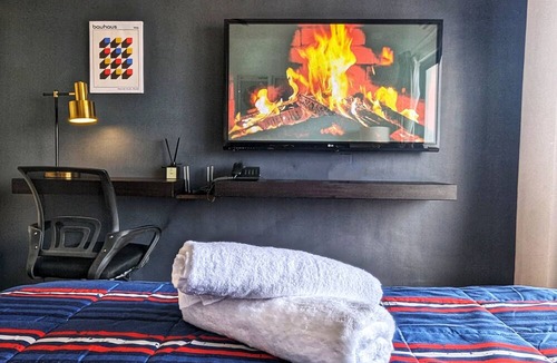 Clark Freeport Apartment | Modern Studio w/Rooftop Pool Near Clark