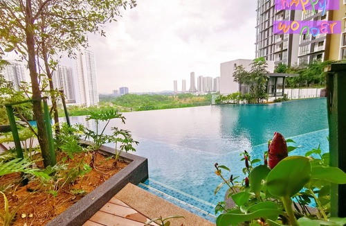 Medini Apartment | Legoland 3mins drive @Joyful Delight Families Suite -1-8pax -Pool Garden View