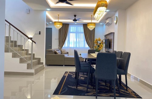 Sedili Kechil House | 10min to Desaru Coast Waterpark! Welcome to D'Royale Desaru Homestay.