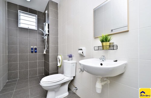 Bandar Saujana Putra Condo | 4BR Minions Homestay-Free WiFi & Parking Near KLIA & MAHSA