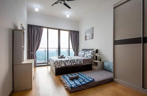 Central District Apartment | Chic 3BR in Danga Bay with Water Views & Parking