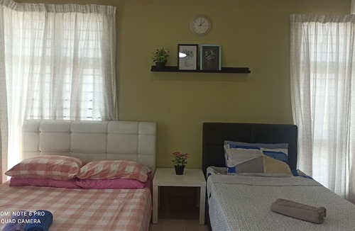 Kampung Telaga Nibong Apartment | Spacious & Cozy Studio W/POOL 5min to Pasar Siti Khadijah. Free WI-FI, NETFLIX