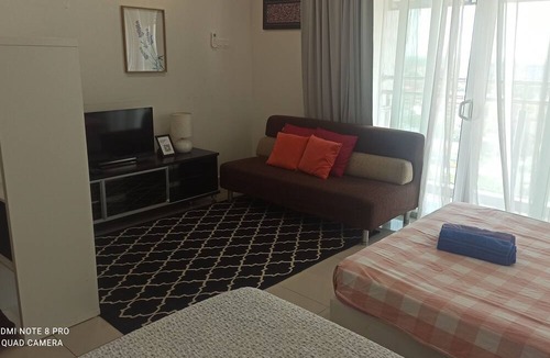 Kampung Telaga Nibong Apartment | Spacious & Cozy Studio W/POOL 5min to Pasar Siti Khadijah. Free WI-FI, NETFLIX