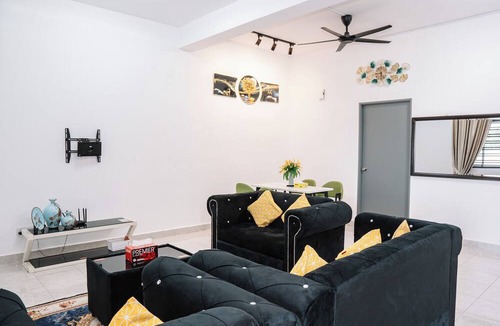 Senai House | Spacious 4BR Family Home Near Senai Airport JB