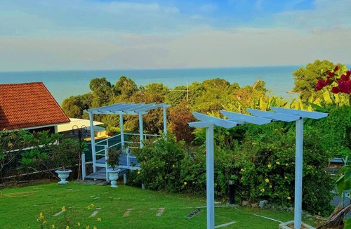 Batu Ferringhi Villa | SEAVIEW GUEStHOUSE & Wedding VILLA 100pax Batu Ferringhi