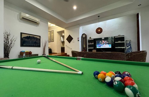 Batu Ferringhi Villa | 25 Guest Batu Ferringhi Miami Villa Bali style